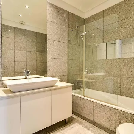 Amazing 2 Bedroom Apartment In Historical Baixa Apartment