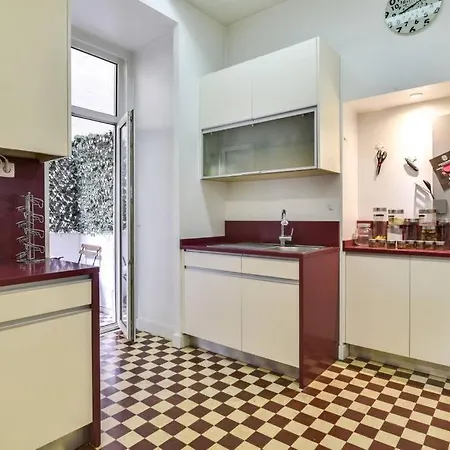 Amazing 2 Bedroom Apartment In Historical Baixa Lisbon
