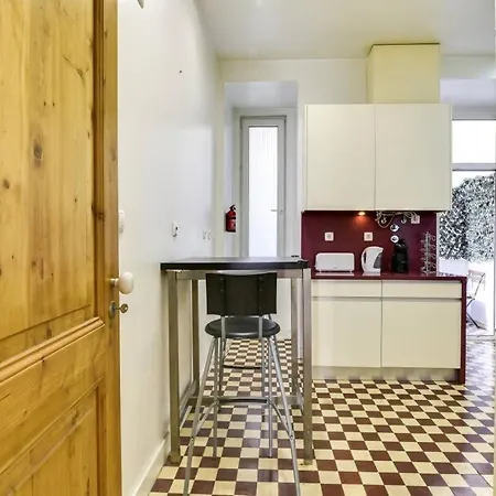 Amazing 2 Bedroom Apartment In Historical Baixa Lisbon