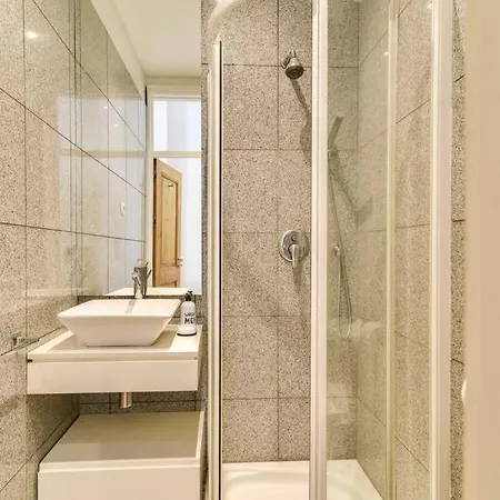 Apartment Amazing 2 Bedroom Apartment In Historical Baixa
